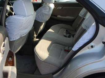2002 Nissan Laurel Pictures