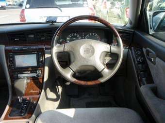 2002 Nissan Laurel Pictures