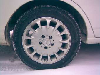 2002 Nissan Laurel Pictures