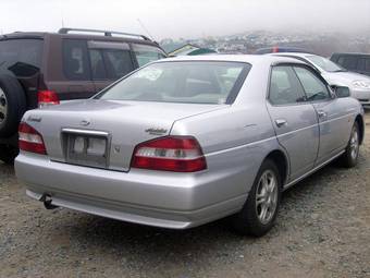 2002 Nissan Laurel Pictures