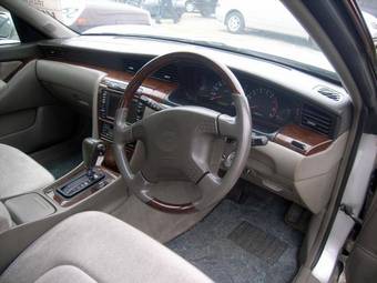 2002 Nissan Laurel Pictures