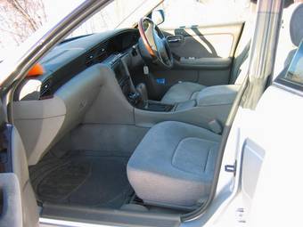 2002 Nissan Laurel Images