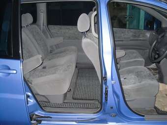 1998 Nissan Liberty Wallpapers