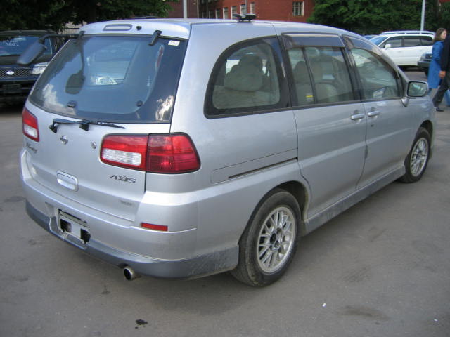 1999 Nissan Liberty Photos