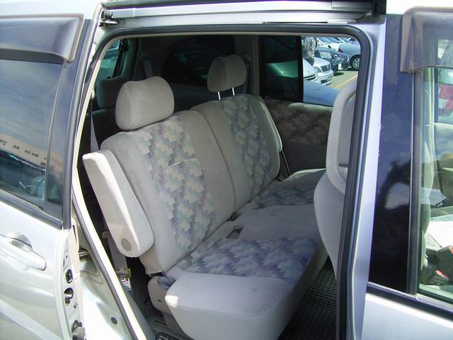 1999 Nissan Liberty Pictures