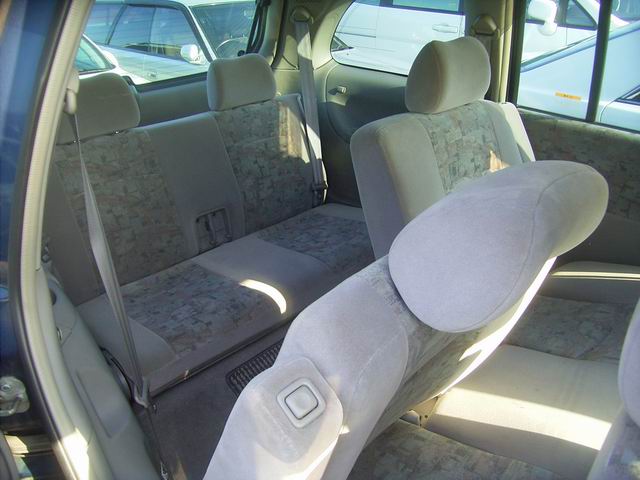 1999 Nissan Liberty Pictures