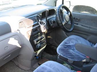 1999 Nissan Liberty Photos