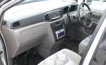 1999 Nissan Liberty Photos