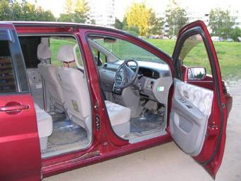 1999 Nissan Liberty Pictures