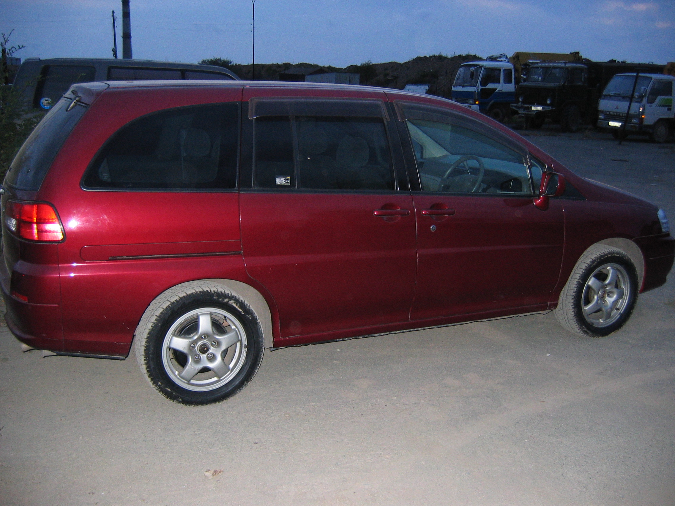 2000 Nissan Liberty