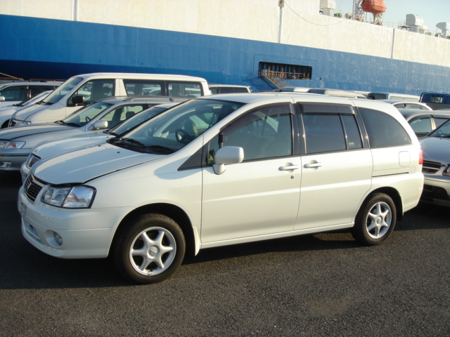 2000 Nissan Liberty Photos