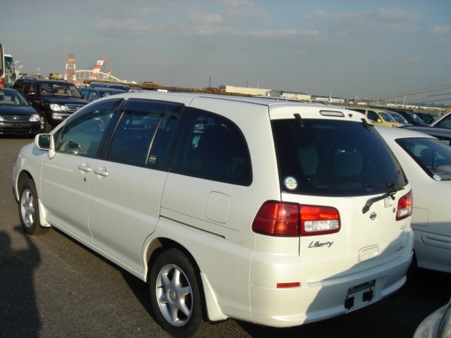 2000 Nissan Liberty Photos