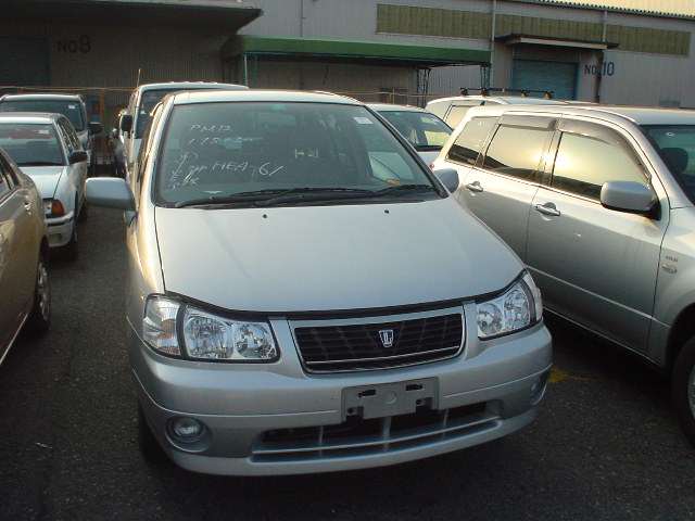 2000 Nissan Liberty Pictures