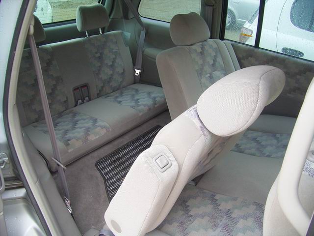 2000 Nissan Liberty Photos