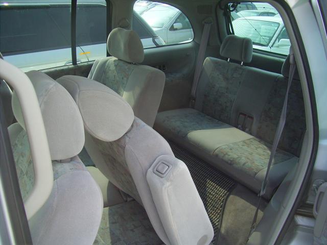 2000 Nissan Liberty Wallpapers