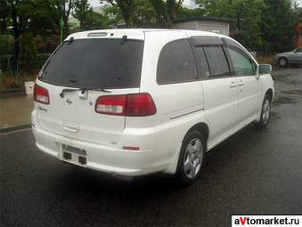 2000 Nissan Liberty Photos