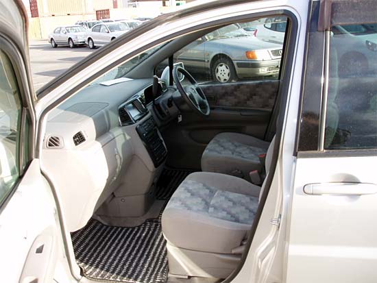 2000 Nissan Liberty Photos