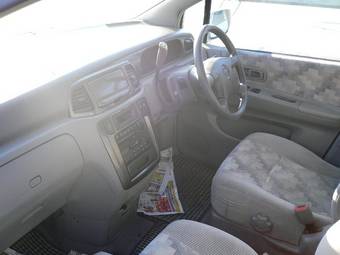2000 Nissan Liberty Pictures
