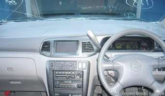 2000 Nissan Liberty Photos