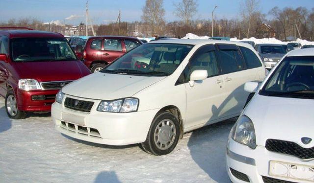 2000 Nissan Liberty