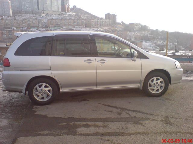 Nissan liberty 2000
