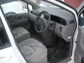 2000 Nissan Liberty Pictures