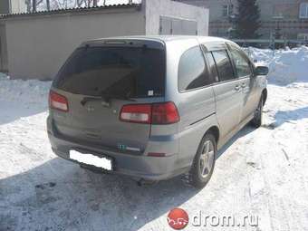 2000 Nissan Liberty Photos