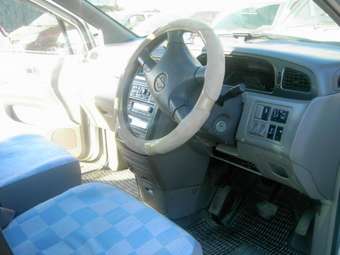 2000 Nissan Liberty Pictures