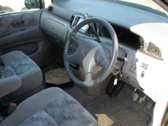 2000 Nissan Liberty Pictures