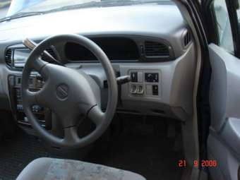 2000 Nissan Liberty Pictures