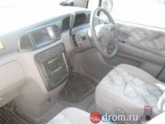 2000 Nissan Liberty Pictures