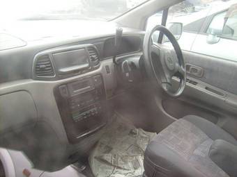 2000 Nissan Liberty Pics