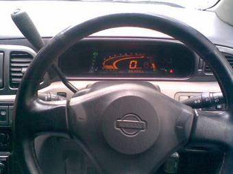 2000 Nissan Liberty Photos