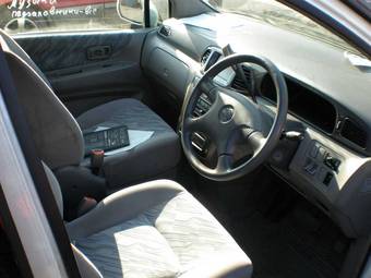 2000 Nissan Liberty Pictures