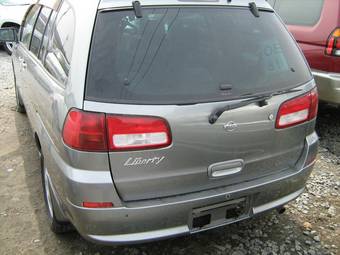 2000 Nissan Liberty Photos