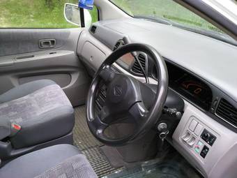 2000 Nissan Liberty Photos