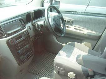 2000 Nissan Liberty Pics