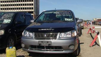 2000 Nissan Liberty Photos