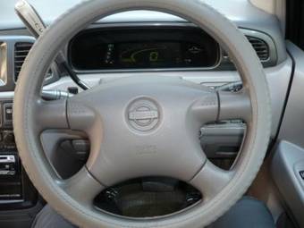 2000 Nissan Liberty Pics