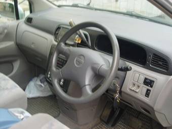 2000 Nissan Liberty Pictures