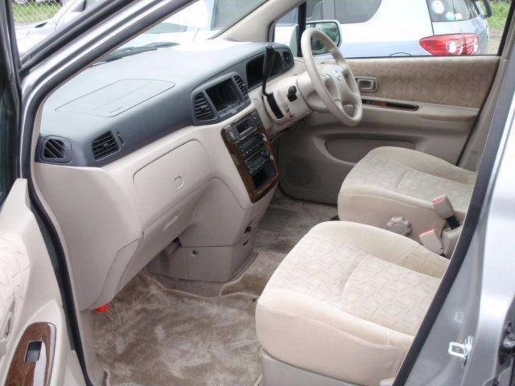 2001 Nissan Liberty