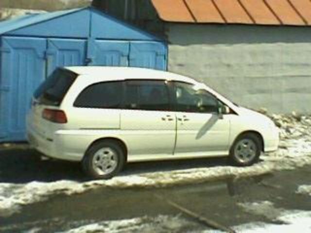 2001 Nissan Liberty