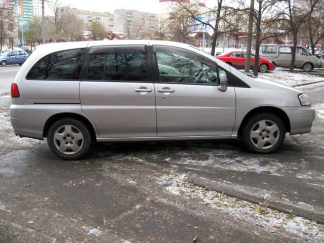 2001 Nissan Liberty