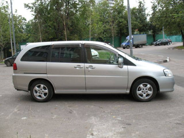 2001 Nissan Liberty