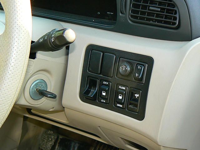 2001 Nissan Liberty