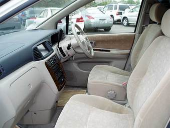 2001 Nissan Liberty Photos