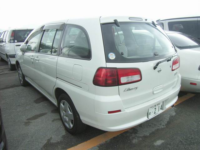 2001 Nissan Liberty Wallpapers