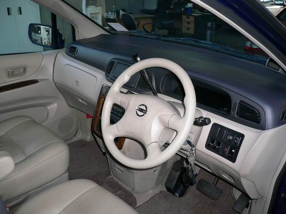 2001 Nissan Liberty Photos
