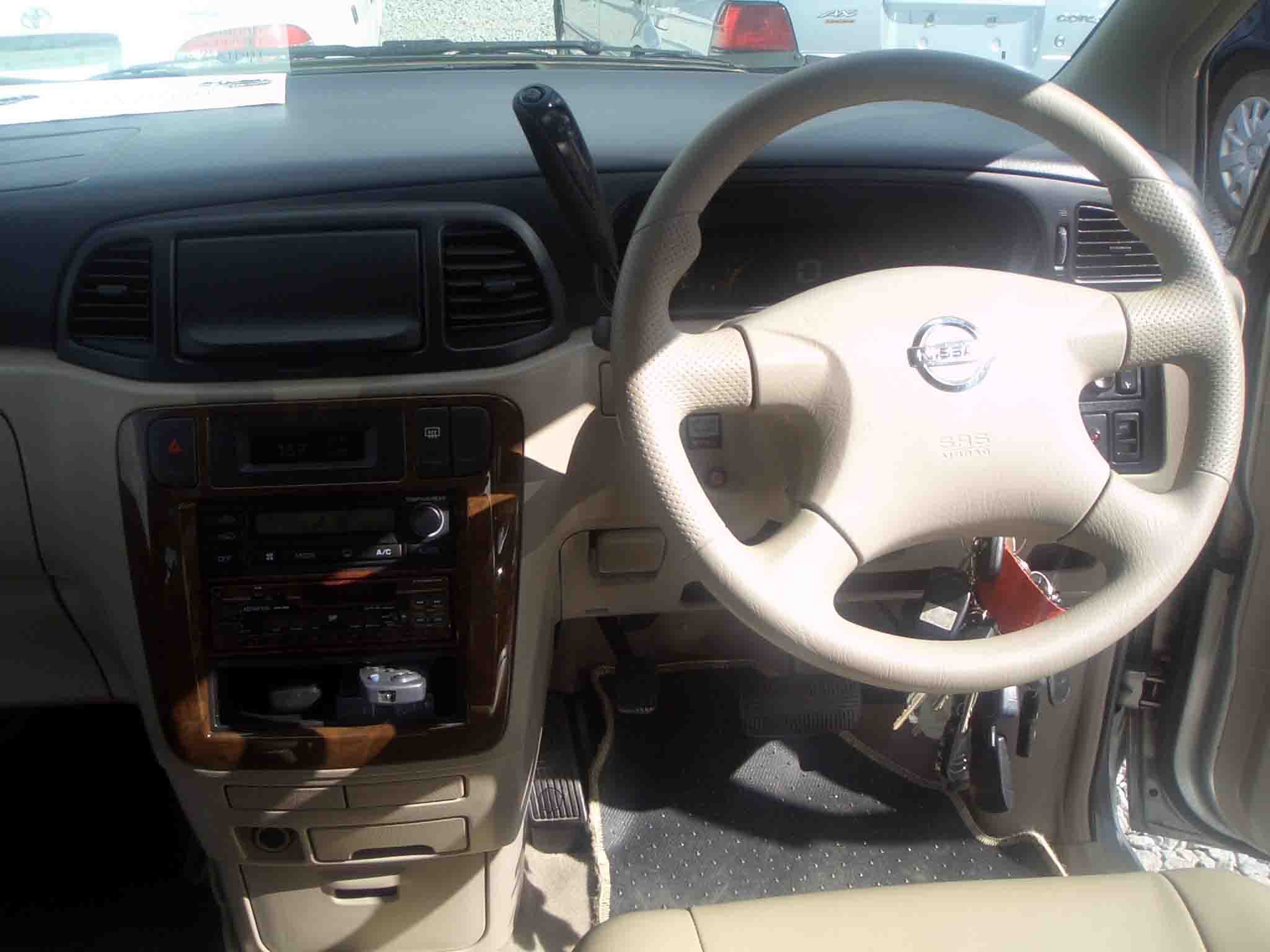 2001 Nissan Liberty Pictures