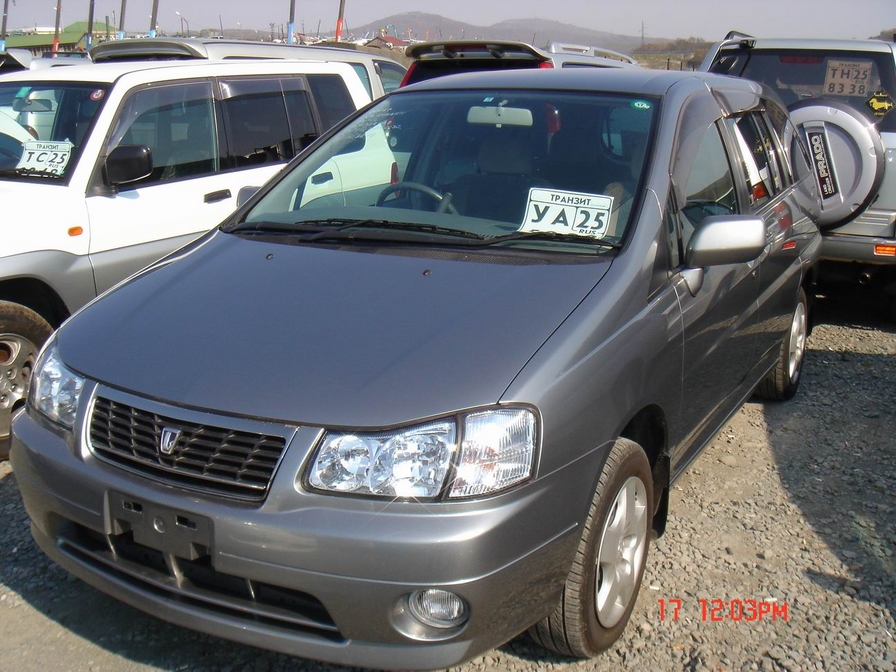 2001 Nissan Liberty Pictures